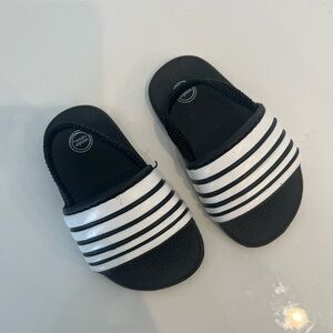 Kids Black and White Slide Sandals size 5